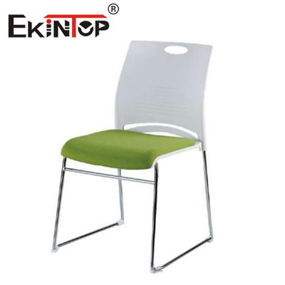 Silla plegable comercial con la tabla de escritura para la reunión de la conferencia