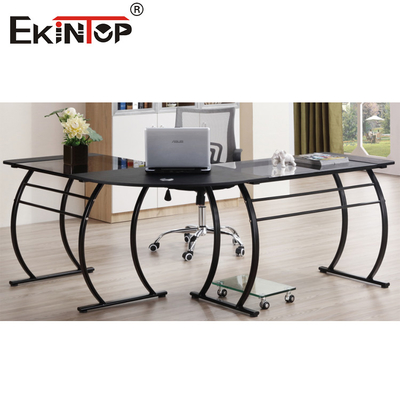 Escritorio de escritorio de vidrio en forma de L con piernas de metal Mesa de computadora en el hogar