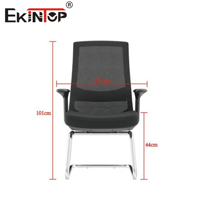 Silla de oficina de malla cómoda con apoyabrazos ajustables