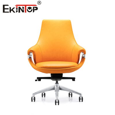 Silla de oficina de cuero elegante con respaldo transpirable y altura ajustable