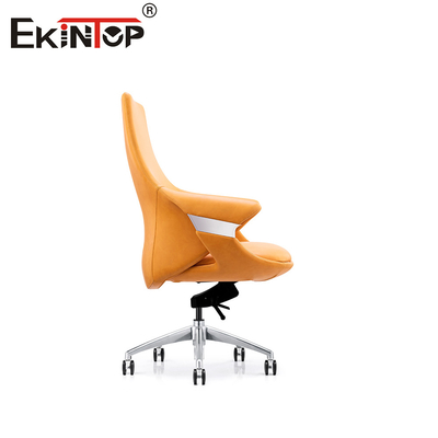 Silla de oficina de cuero elegante con respaldo transpirable y altura ajustable