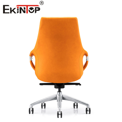 Silla de oficina de cuero elegante con respaldo transpirable y altura ajustable