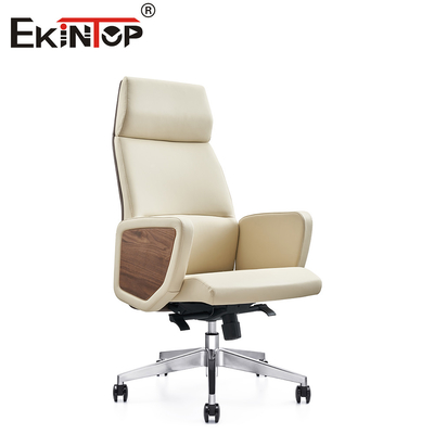 Silla de oficina de cuero moderna y sencilla con líneas limpias Estética minimalista