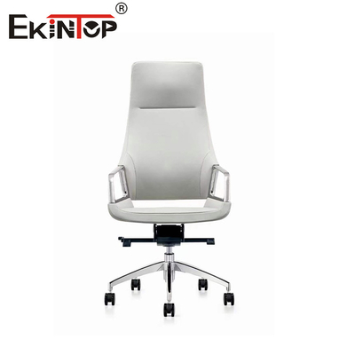Silla de oficina ergonómica de cuero con soporte adaptado para largas horas de trabajo