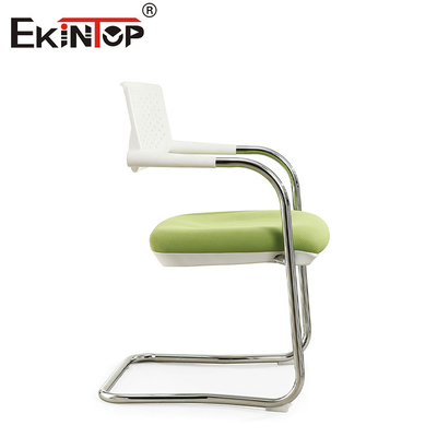 Silla de sala de entrenamiento profesional con escritorio conveniente estilo moderno apilado verticalmente