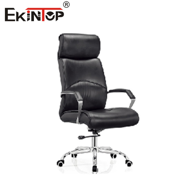 Silla de oficina de cuero negro con espalda alta con piernas metálicas giratorias en estilo de negocios