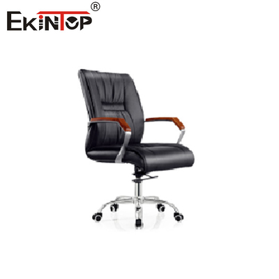 Silla de cuero negro oscuro con altura ajustable y reposabrazos de madera