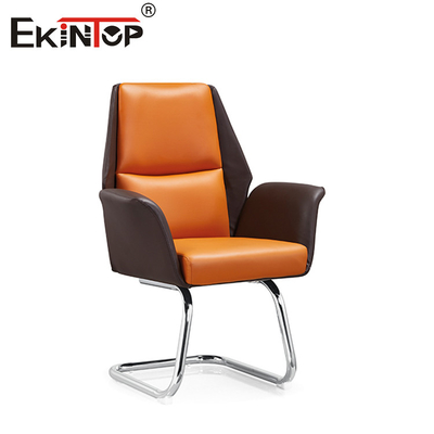Silla de cuero de color naranja y marrón de altura ajustable con almohadilla en la espalda alta