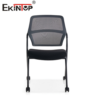 Silla de entrenamiento negra moderna con ruedas apilables de espuma de memoria moldeada