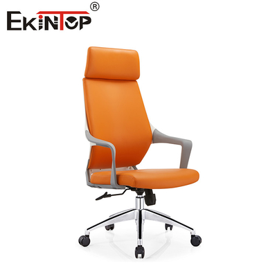Silla de oficina de cuero naranja con ruedas estilo moderno