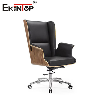 Silla de oficina de cuero negro con reposabrazos y ruedas de PP