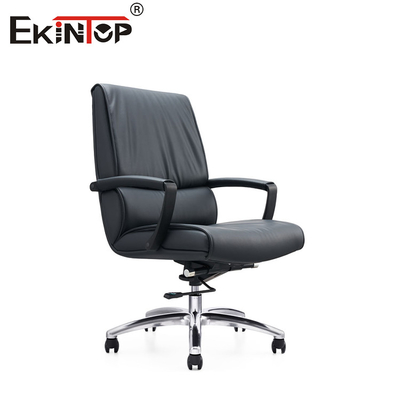 Silla de cuero negro de estilo de negocios con reposabrazos y piernas de metal con almohadillas de PU