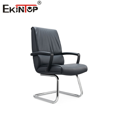 Silla de cuero negro de estilo de negocios con reposabrazos y piernas de metal con almohadillas de PU