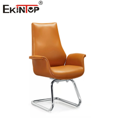 Silla de oficina de cuero sintético ajustable con ruedas naranjas giratorias
