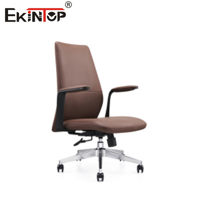 Silla de cuero marrón con reposabrazos con soporte lumbar giratorio ajustable