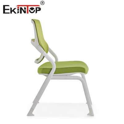 Silla de entrenamiento de malla verde moderna plegable para edificios de oficinas