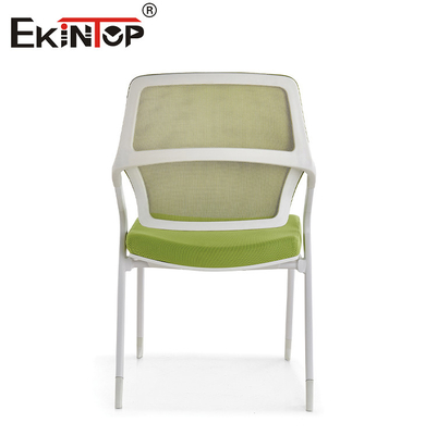 Silla de entrenamiento de malla verde moderna plegable para edificios de oficinas