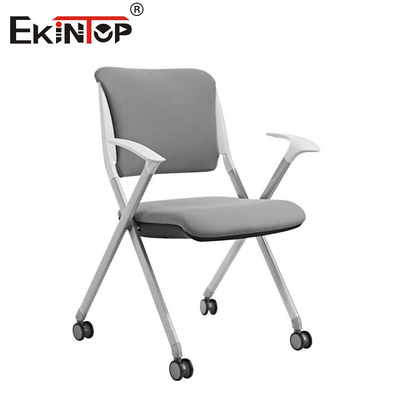 Silla de entrenamiento plegable de estilo moderno con reposabrazos ruedas base pintada en gris