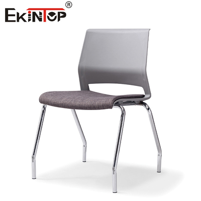 Silla de entrenamiento sostenible con respaldo de plástico piernas metálicas estilo minimalista