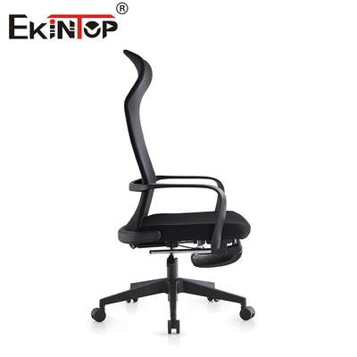 Silla de oficina de malla giratoria de estilo moderno con reposabrazos y ruedas