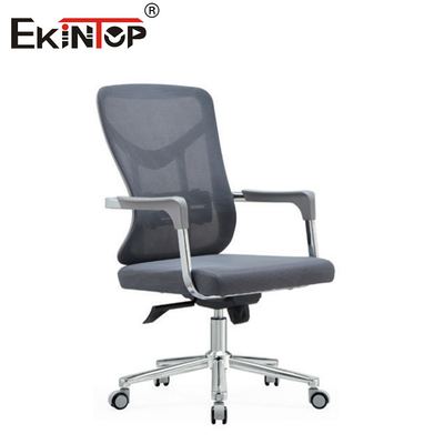 Silla de oficina de malla giratoria ajustable en altura con reposabrazos estilo moderno