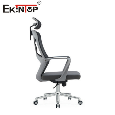 Silla de oficina de malla ergonómica gris con respaldo de cabeza para el trabajo