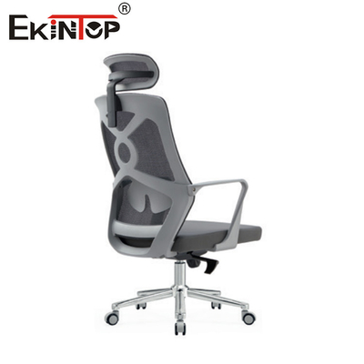 Silla de oficina de malla ergonómica gris con respaldo de cabeza para el trabajo