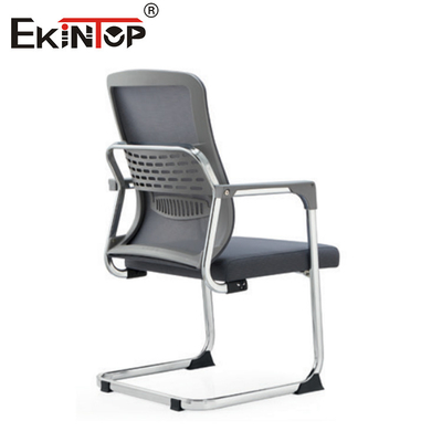 Silla de oficina de malla de estilo minimalista moderno de espalda media gris con reposabrazos
