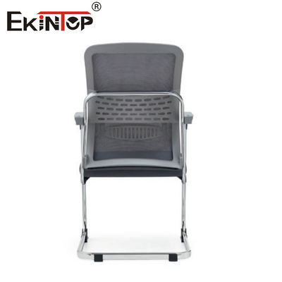 Silla de oficina de malla de estilo minimalista moderno de espalda media gris con reposabrazos