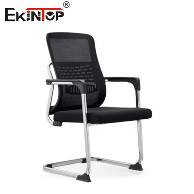 Silla de oficina de malla de base de acero moderna con ajuste de altura de las ruedas