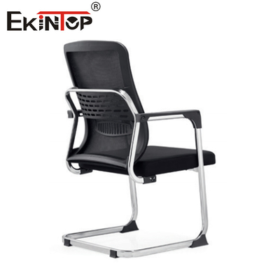 Silla de oficina de malla de base de acero moderna con ajuste de altura de las ruedas