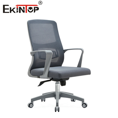 Silla de oficina de malla en el centro de la espalda en estilo moderno ergonómico adecuado para sala de conferencias