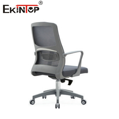 Silla de oficina de malla en el centro de la espalda en estilo moderno ergonómico adecuado para sala de conferencias