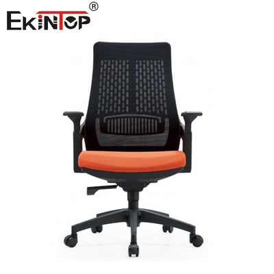 Silla de oficina de malla negra de tamaño estándar ajustable y giratorio