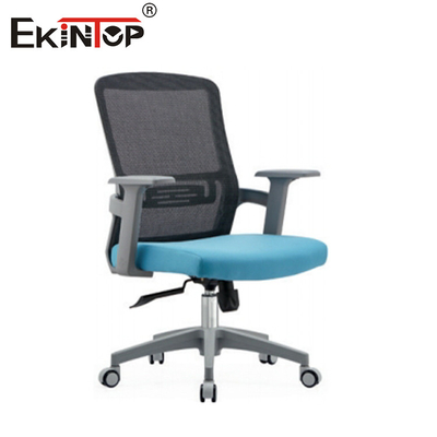 Silla de oficina de malla de fondo con reposabrazos y altura ajustables