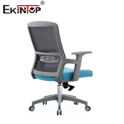 Silla de oficina de malla de fondo con reposabrazos y altura ajustables