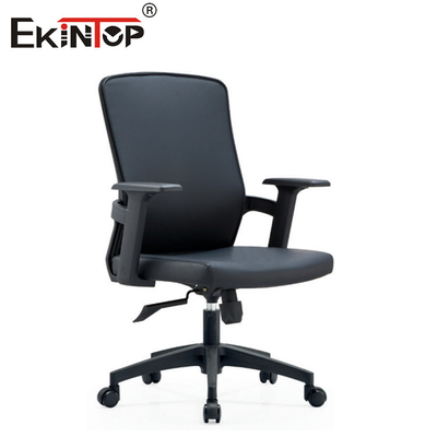 Silla de oficina ejecutiva de cuero negro con asiento acolchado