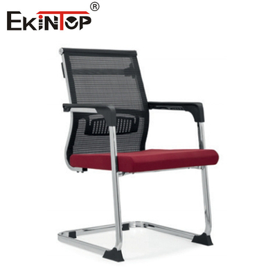 Silla de oficina ergonómica con base metálica de material de malla apoyabrazos fijos