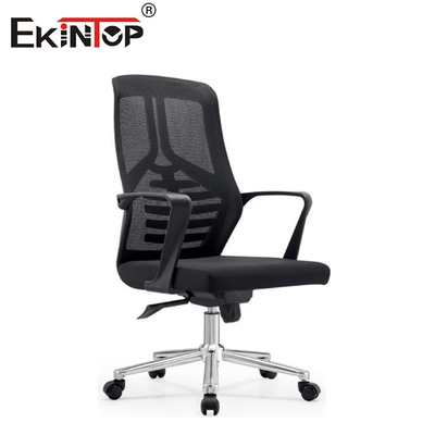 Silla de oficina de malla negra ejecutiva con ruedas giratorias para el trabajo