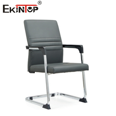 Silla de oficina de cuero ejecutivo con base metálica y reposabrazos