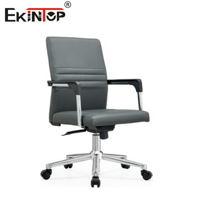 Silla de oficina de cuero ejecutivo con base metálica y reposabrazos