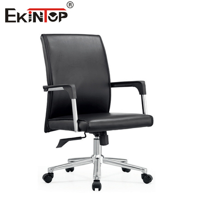 Silla de oficina de cuero sintético con reposabrazos personalizables