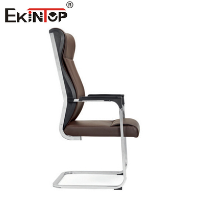 Silla de oficina de cuero en forma de arco con apoyabrazos estilo moderno