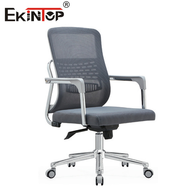 Silla de oficina de malla de espalda media gris con ruedas y giratorios