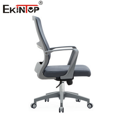 Silla de oficina de material de malla de bajo costo con ruedas de reposabrazos de estilo moderno
