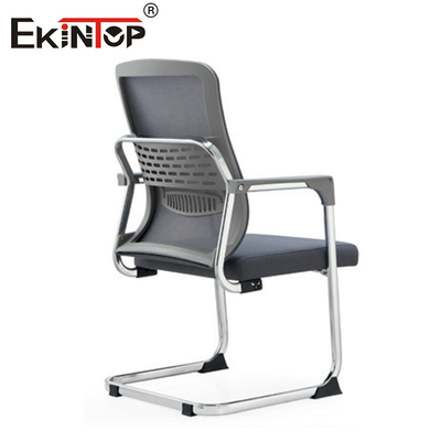 Silla de oficina de estilo comercial con asiento de esponja y respaldo de malla