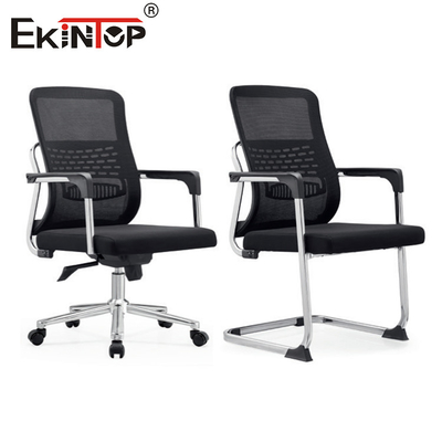 Silla de oficina negra personalizable con reposabrazos y tejido de malla transpirable