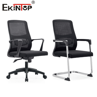 Silla de oficina ergonómica con tela de malla y reposabrazos estilo moderno