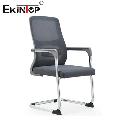 Silla de oficina de malla gris de descuento con estilo moderno y marco de metal