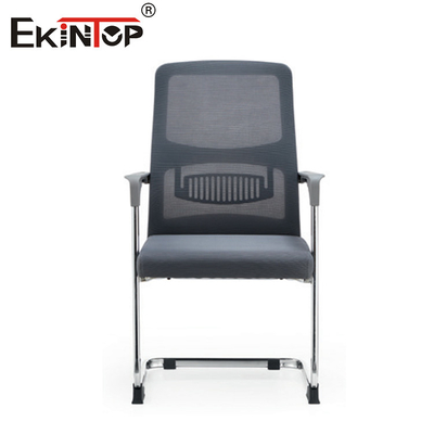 Silla de oficina de diseño moderno de material de malla con respaldo y reposabrazos